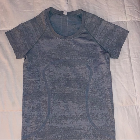 lululemon athletica Tops - Lululemon blue patterned Swiftly Tech t-shirt